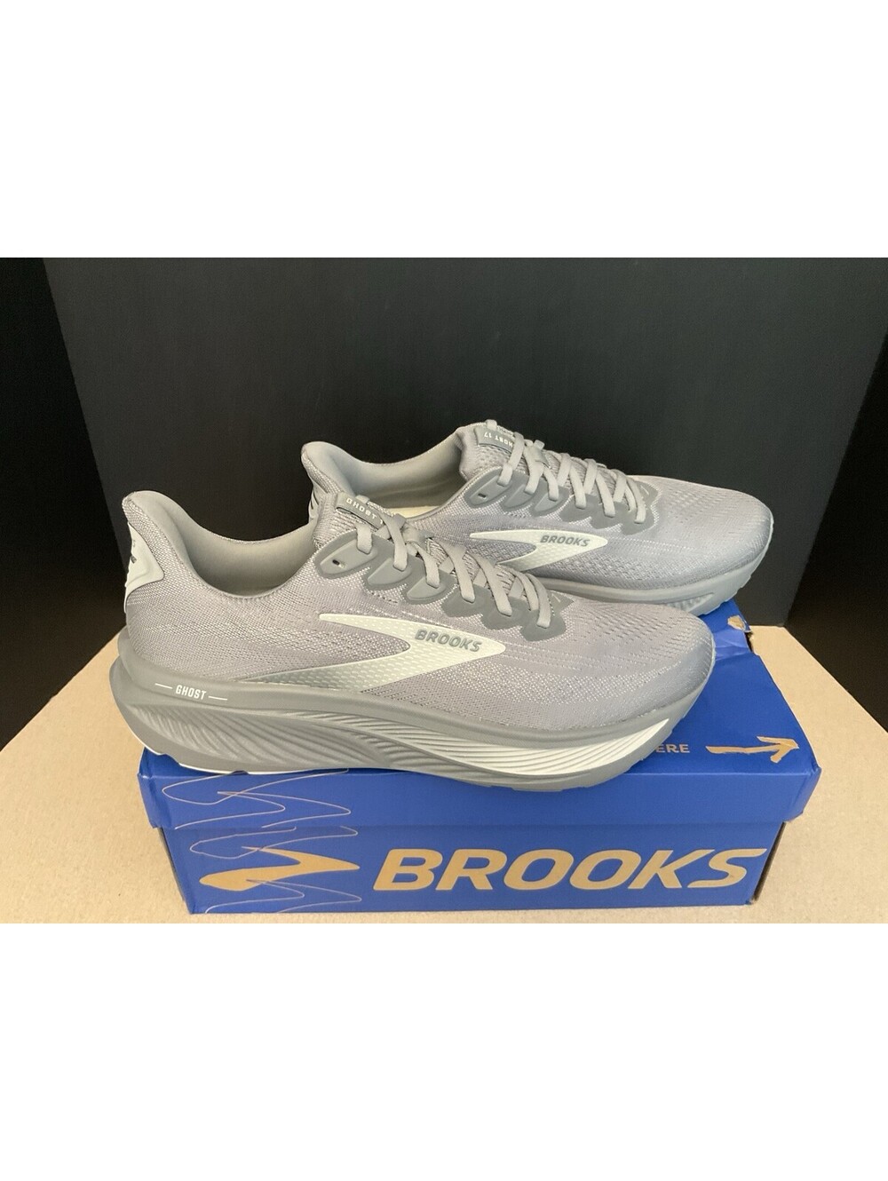 New! Mens Brooks Ghost 17 Grey Athletic Running Shoes. Size 11D. Awesome Shoes